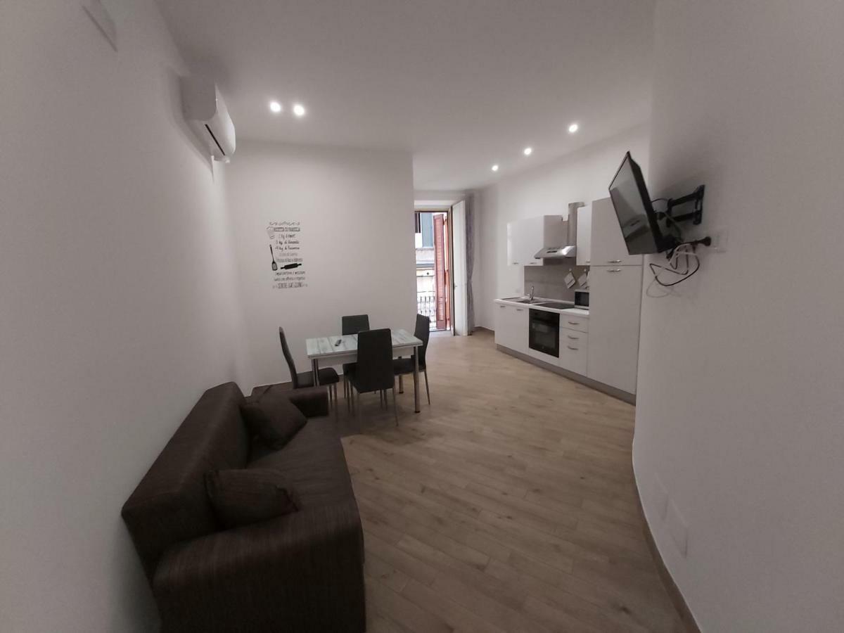 Dormire A Napoli Centro Holiday House Casa Vacanza Ngoại thất bức ảnh